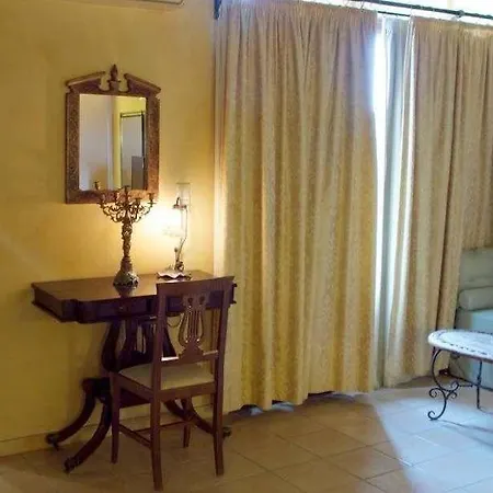 Palazzino Di Corina 4* 레팀노